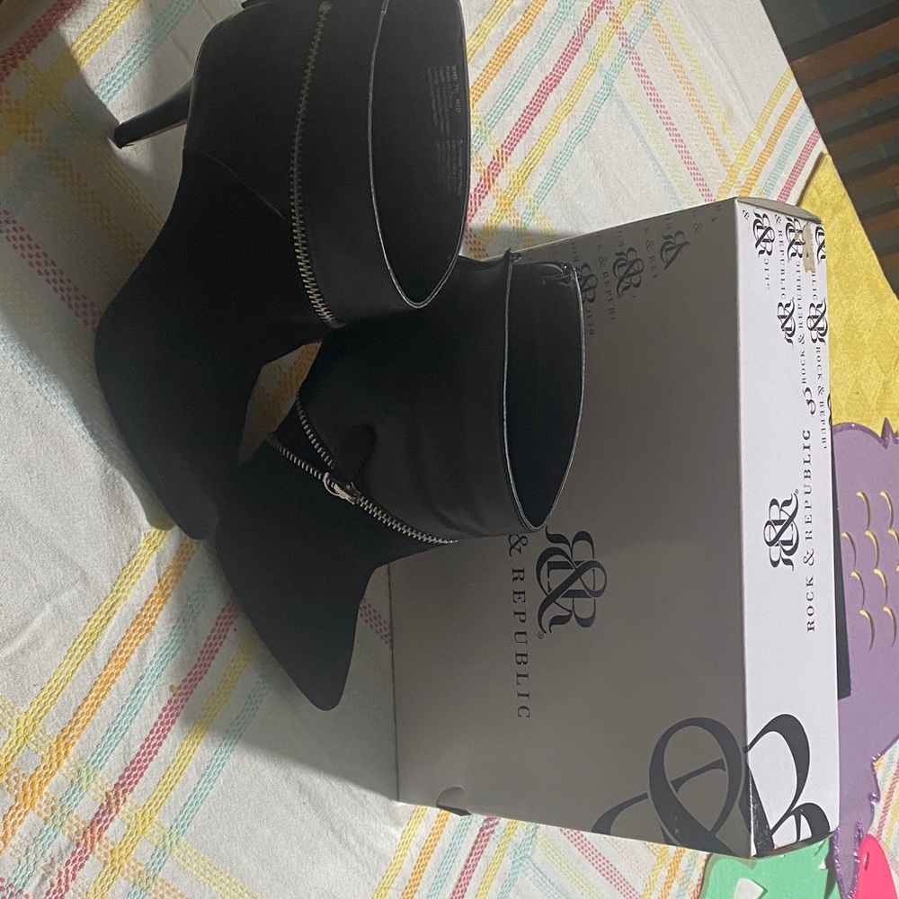 Rock & Republic Black Pointed Ankle Booties with Side & Back Zip Size 7.5